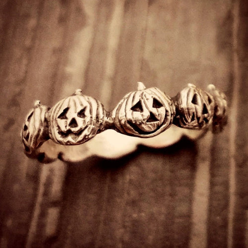 Retro Halloween Pumpkin Ring